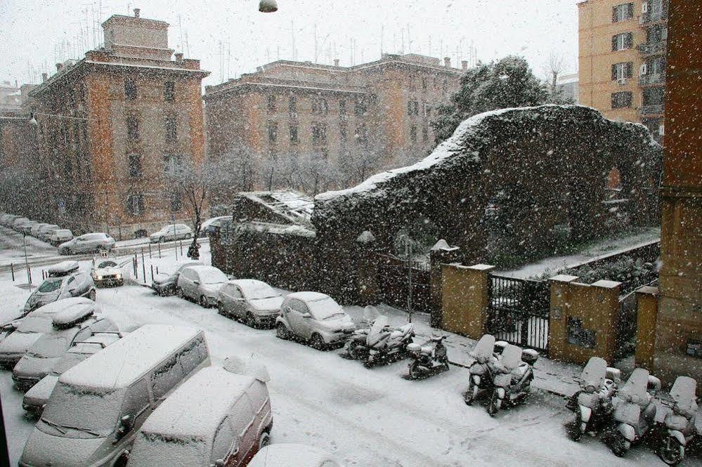 A Testaccio Da Max Рим Екстериор снимка
